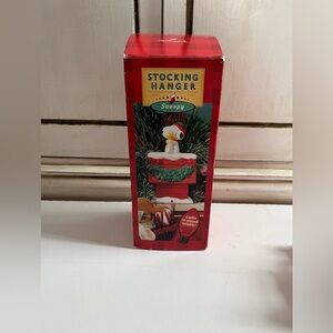 Vintage Hallmark Snoopy & Woodstock Stocking Hanger Twinkling Lights in a Wreath